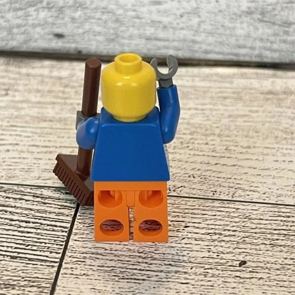 Lego Minifigure Twn232 Sanitation Worker 10680 Garbage Truck W/ Broom - Picture 3 of 4